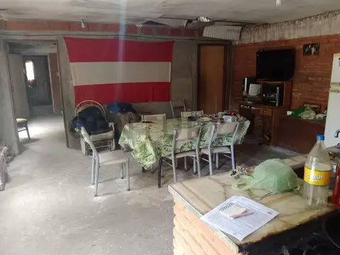 Casa 2 ambientes con 1 baño