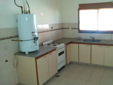Casa en Alquiler con 1 cochera