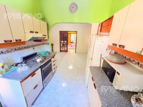 Casa 4 ambientes con 2 baños