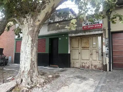 Departamento tipo casa en venta en Lanus
