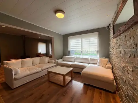 Casa en Venta con 4 cocheras