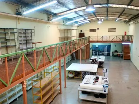 Venta Excelente Galpón en Fisherton