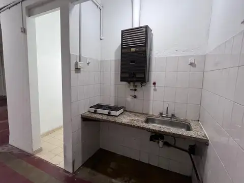 LOCAL COMERCIAL EN ALQUILER 200MTS REV DE MAYO