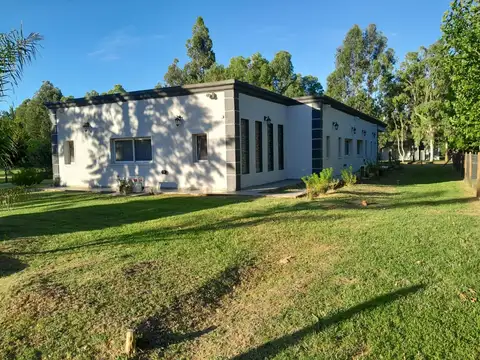 Casa 5 ambientes con 5 baños