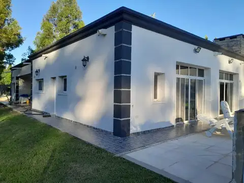 Casa en Alquiler con 8 cocheras