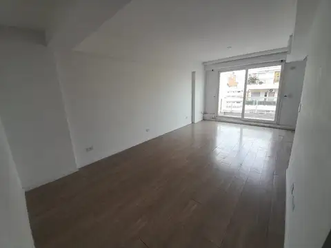 Juana Azurduy 2400, Piso 8