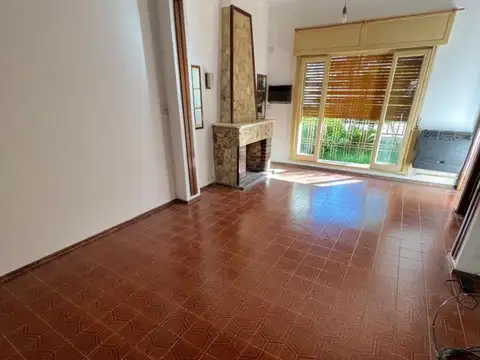 Casa en Alquiler en Lomas Del Mirador, $ 1.100.000