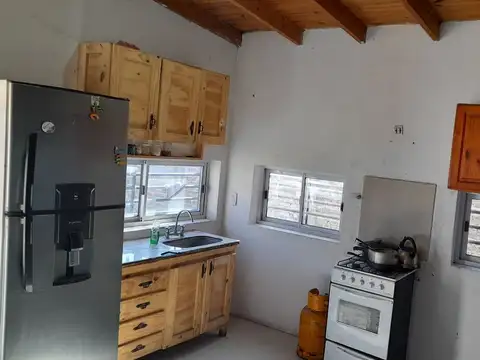 Casa 3 ambientes con 1 baño