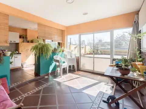 Venta de PH. Cuatro ambientes. Terraza propia.