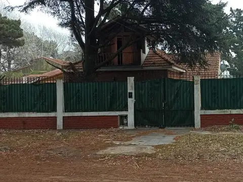 Casa y terreno en venta - 3 dormitorios 2 baños  - 800mts2 - San Bernardo Del Tuyu