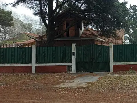 Casa y terreno en venta - 3 dormitorios 2 baños  - 800mts2 - San Bernardo Del Tuyu