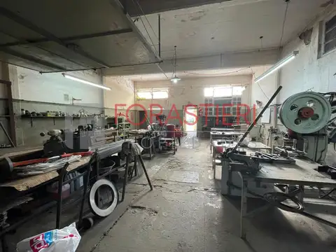 Depósito en Caseros