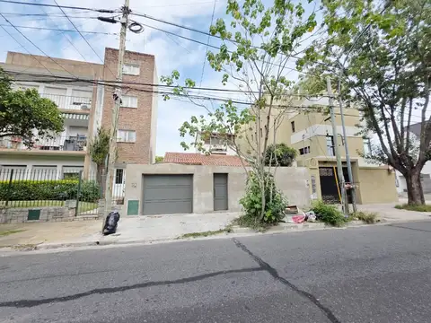 CASA 5 AMBIENTES OLIVOS 2 GARAGES 213 M2 PERMUTA