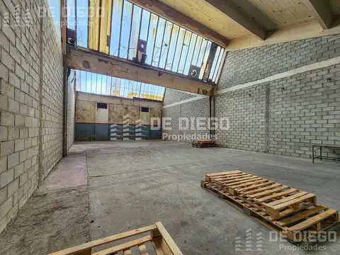 Deposito de 375 m2 en alquiler, dentro de predio con seguridad, Florida Oeste