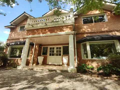 Importante casa 5/6 dorm. en  impecable estado, gran calidad, muy luminosa, precio de remate!!!