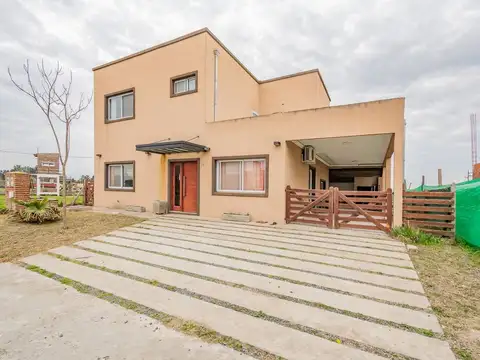 MODERNA CASA 4 DORMITORIOS Brio LAGUNA AZUL-EZEIZA