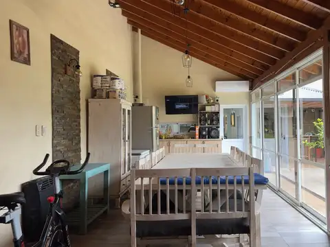Casa 4 ambientes con 2 baños