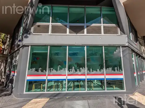 Local de 3 plantas en Flores