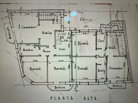 Casa 11 ambientes con 4 baños