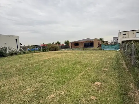 Lote en Barrio San Pablo! Totalmente consolidado.