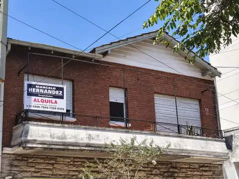 PH EN 1ER PISO AL FRENTE CON JARDIN COMUN (COMPARTIDO)