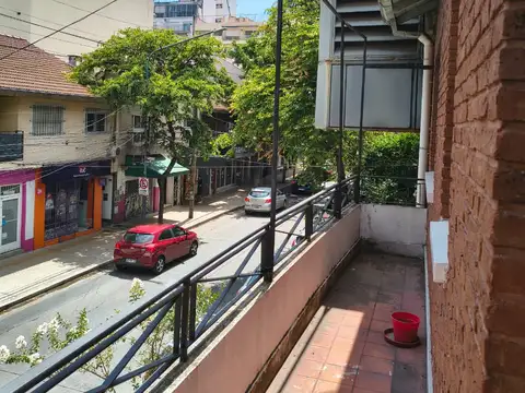 PH EN 1ER PISO AL FRENTE CON JARDIN COMUN (COMPARTIDO)