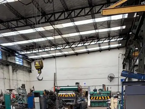 Galpón 2.150 m² Cub. con Frente a 2 Calles - S.Justo (Ctro)