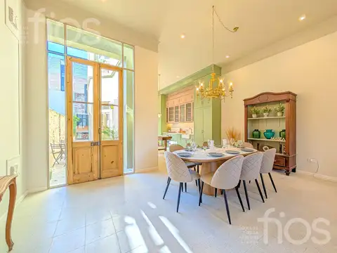 VENTA CASA RECICLADA DE TRES DORMITORIOS CON PATIO, TERRAZA, PILETA  Y COCHERA EN PICHINCHA