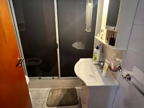 DEPARTAMENTO DOS AMBIENTES CON COCHERA EN VENTA MORON SUCRE 336