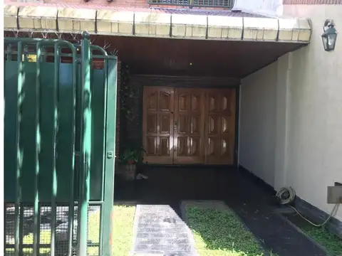 Casa 5 ambientes con 3 baños