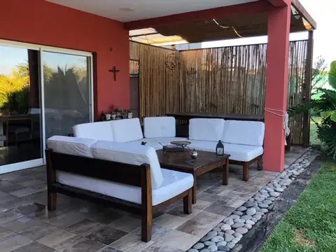 Casa en Venta con 5 cocheras