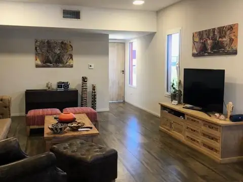 Casa en Venta con 5 cocheras