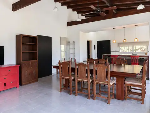 Casa 4 ambientes con 2 baños