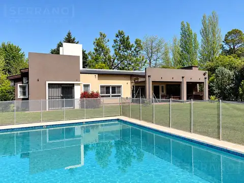 Venta casa 4 ambientes en Barrio Parque Sakura, Exaltacion de la Cruz. Apto crédito.