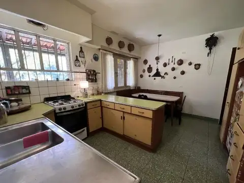 Venta Casa 6 Ambientes 5 dormitorios ,Vicente López C/Jardín