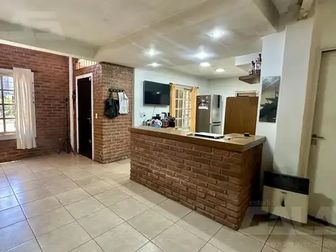 Casa 4 ambientes con 2 baños
