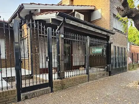 Castelar chalet cercano a la estacion