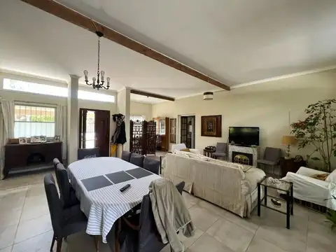 Casa 3 Ambientes con Parque, Pileta. La Pista