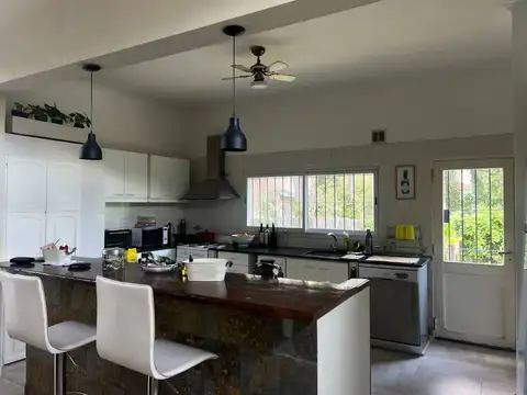 Casa 3 ambientes con 2 baños