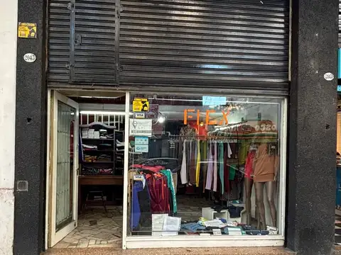 OPORTUNIDAD DE LOCAL 3X6 CON VIDRIERA Y PERCIANA METALICA- TIENE UN ENTRE PISO, SOBRE AV JONTE - ZONA COMERCIAL