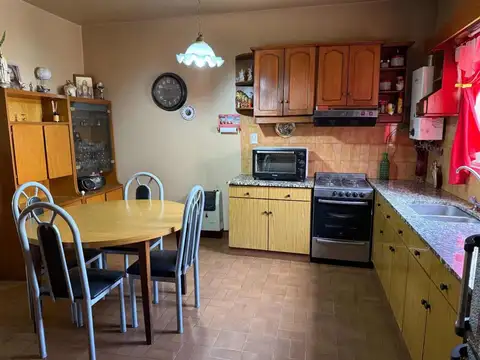 Casa 3 ambientes con 1 baño