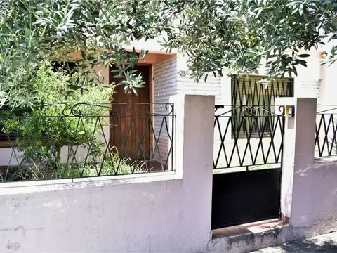 Venta Hermosa Casa 3 Amb en tablada