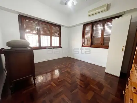 Casa en Alquiler con 1 cochera