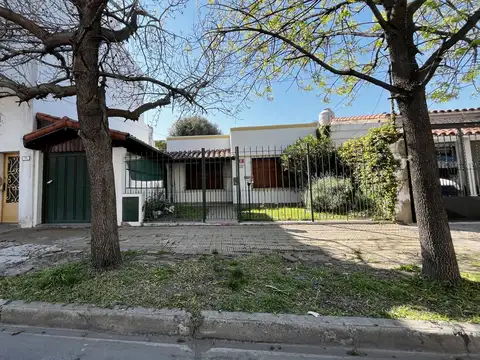 Casa - Alquiler - Argentina, Villa Sarmiento - Brasil 743