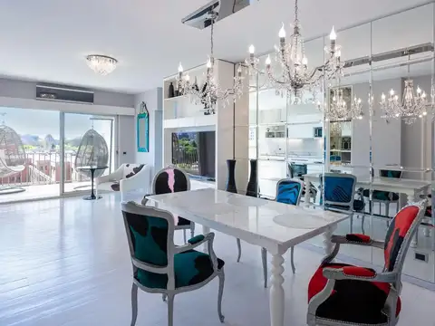 Alquiler 3 ambientes con cochera, amoblado y equipado.