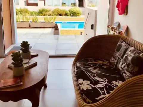 Casa 3 ambientes con 2 baños
