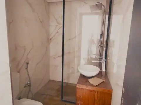 MONOAMBIENTE EN PLENO LANUSITA!