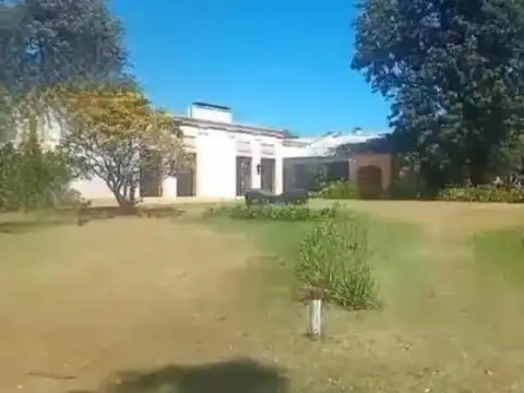Campo a tranquera cerrada en Victoria