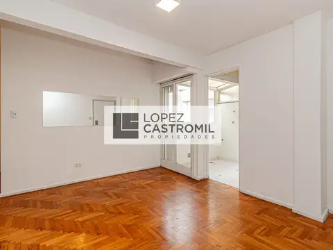IMPECABLE 2 AMBIENTES! Muy luminoso! Amplio! Apto profesional! Lavadero! BAJAS EXPENSAS! ÚNICO! OPORT!