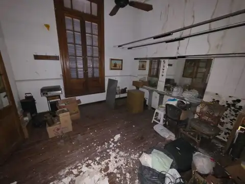 Casa 10 ambientes con 1 baño